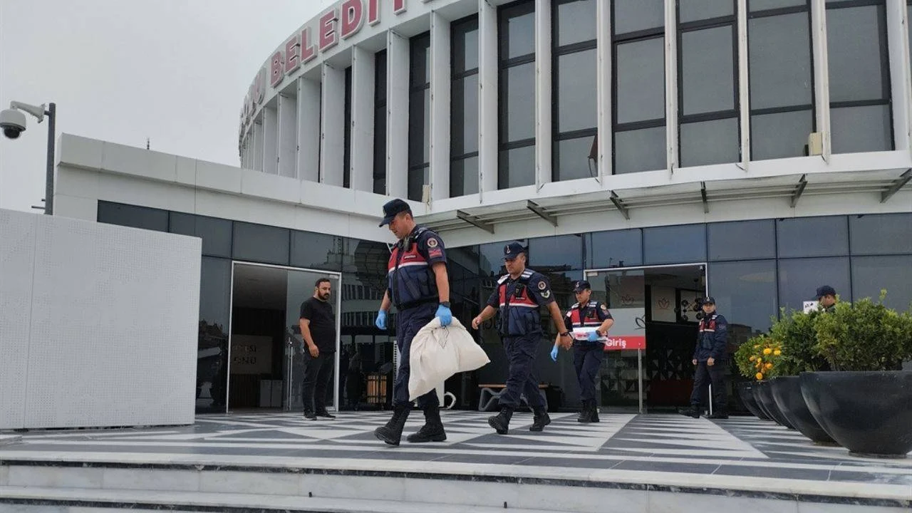 Bolu Belediyesi'ne operasyon: Belediye Başkan Yardımcısı dahil 4 kişi gözaltında