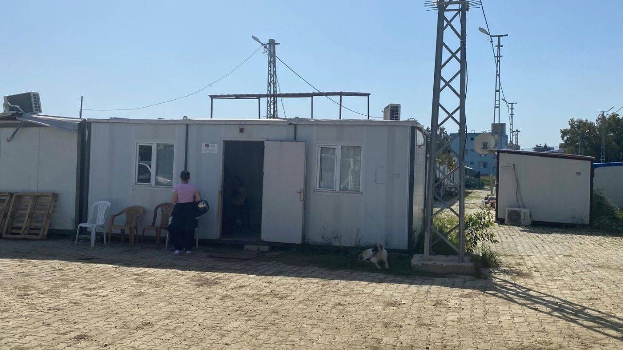 Depremin üzerinden 44 ay geçti: Hatay'da tuvaletsiz ASM'lerde sağlık hizmeti