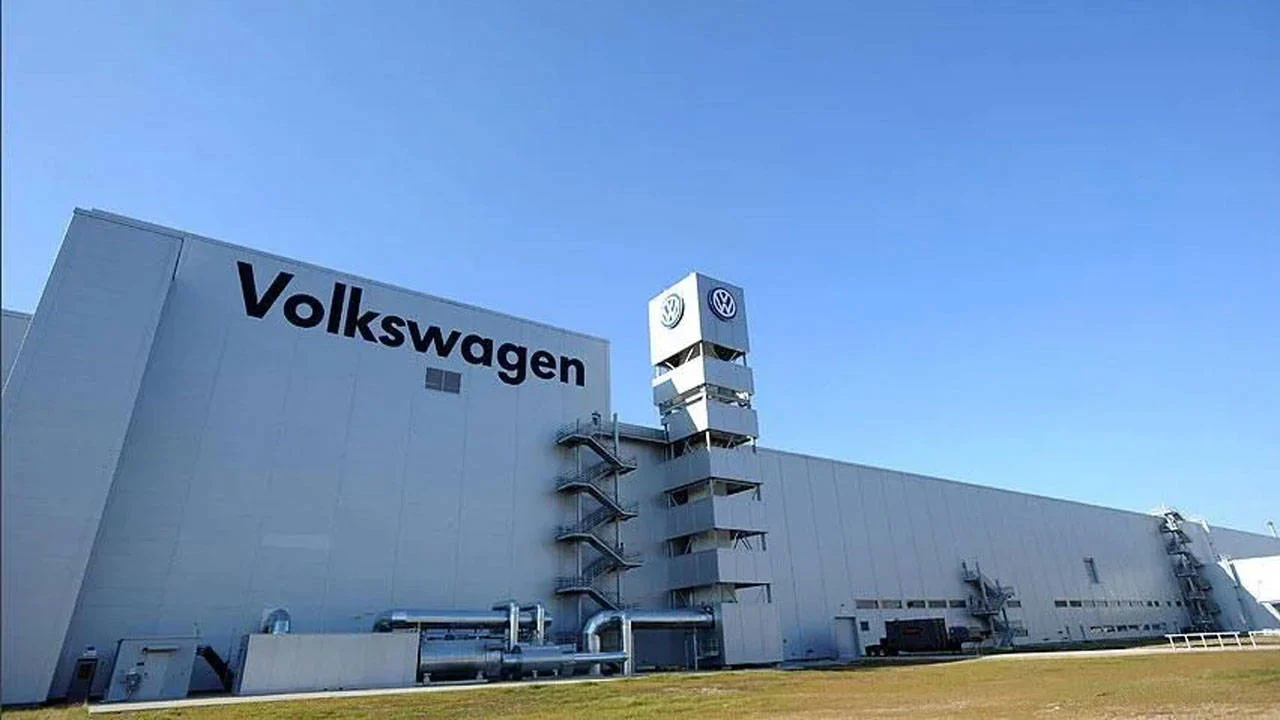 Volkswagen 660 bin çalışanına 2030'a dek zam yapmayacak