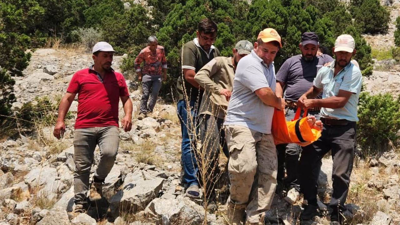Karaman Hacı Baba Dağı'nda yaralanan avcıyı arkadaşları sırtında taşıdı