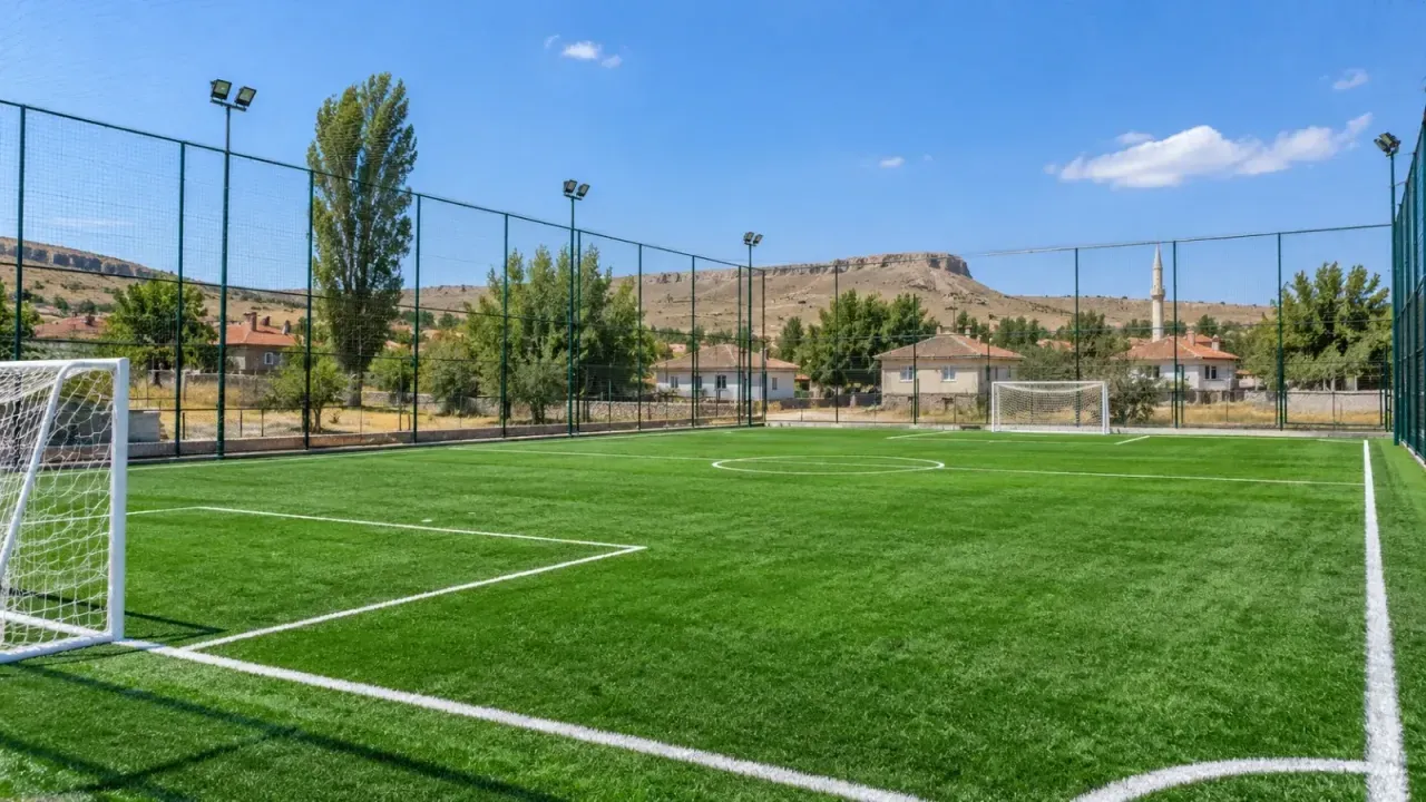 Karaman Merkez Köylerine 7 Yeni Halı Saha Yapılacak