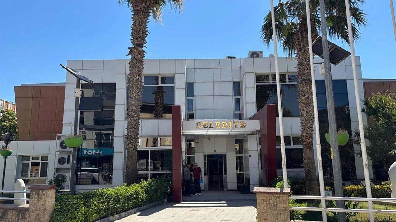 Seferihisar Belediyesi'ne operasyon: 29 kişi tutuklandı