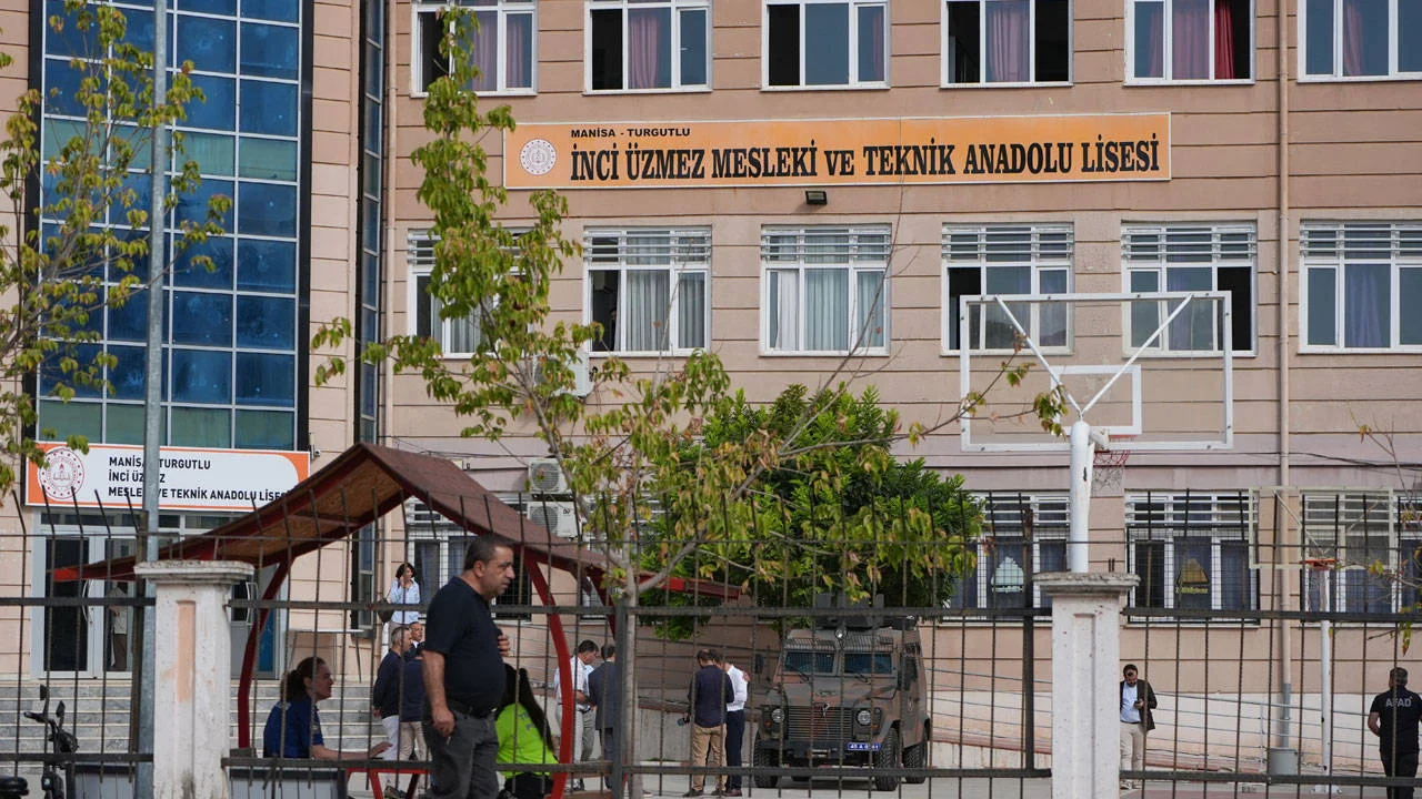 Okulun yakınındaki saldırı: Manisa Valiliği'nden yaralı öğrenciler ve gözaltı açıklaması