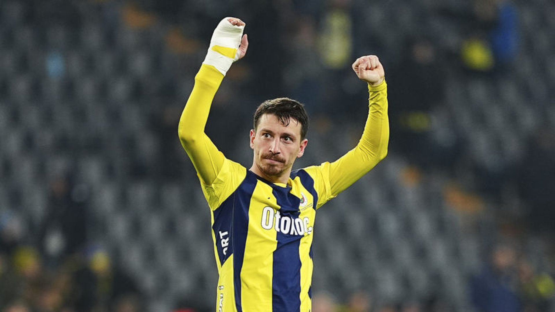 Mert Hakan sahalara dönüyor!