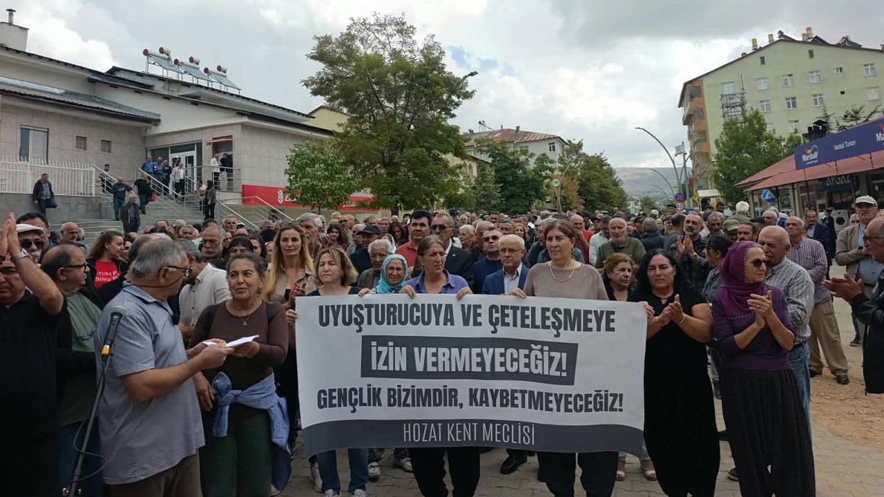 Hozat'ta Kent Meclisi ve kadınların öncülüğünde uyuşturucu karşıtı yürüyüş düzenlendi