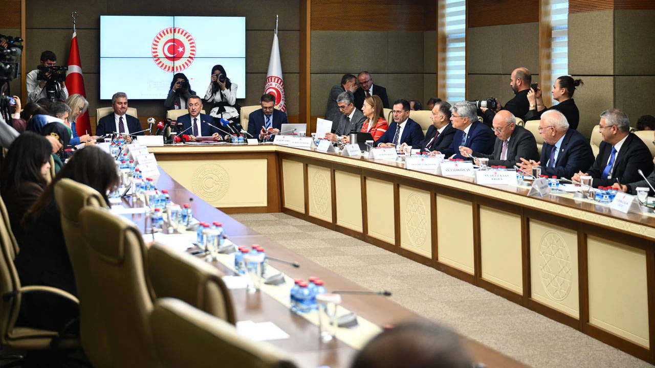 Mekke Anlaşması'nın onaylanmasına dair kanun teklifi komisyonda: YENİ Parti'nin önerisine ret