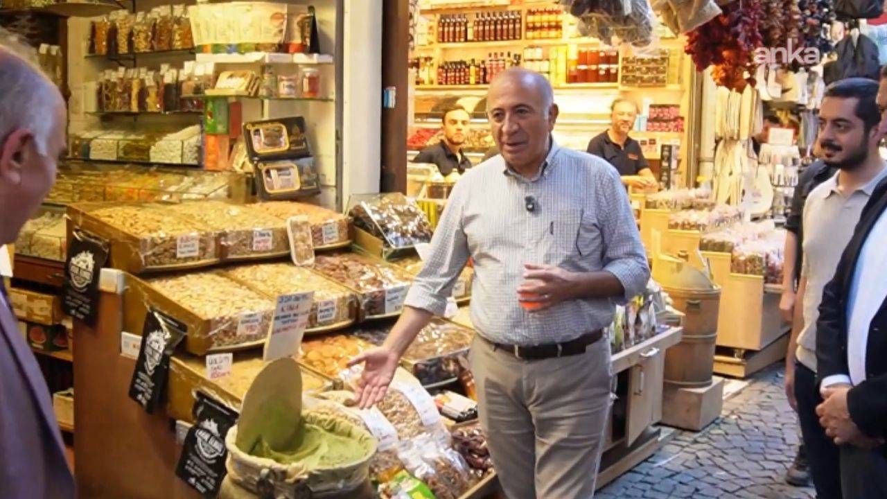 Kayyum Gürsel Tekin'den 'kına' göndermesi: "Birilerine göndermem gerekiyor"
