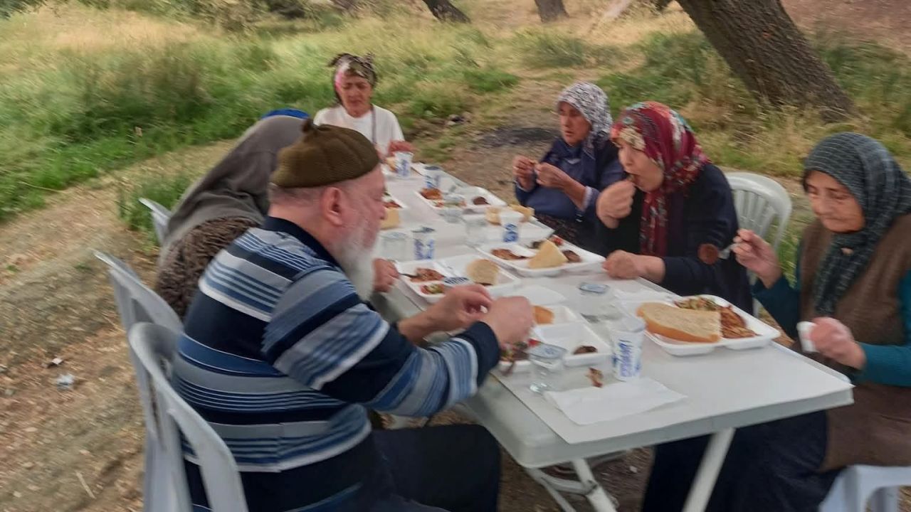 Burhan Köyü’nde Huzurevi Sakinlerine Keyifli Piknik