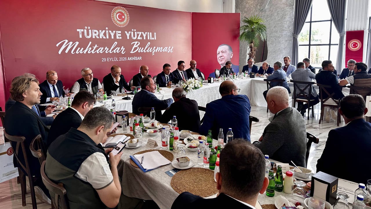 Parti devletinin fotoğrafı: Bürokratlar AKP etkinliğinde