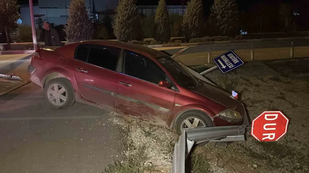 Karaman’da bariyerlere çarpan otomobilin plakasına 46 bin lira ceza