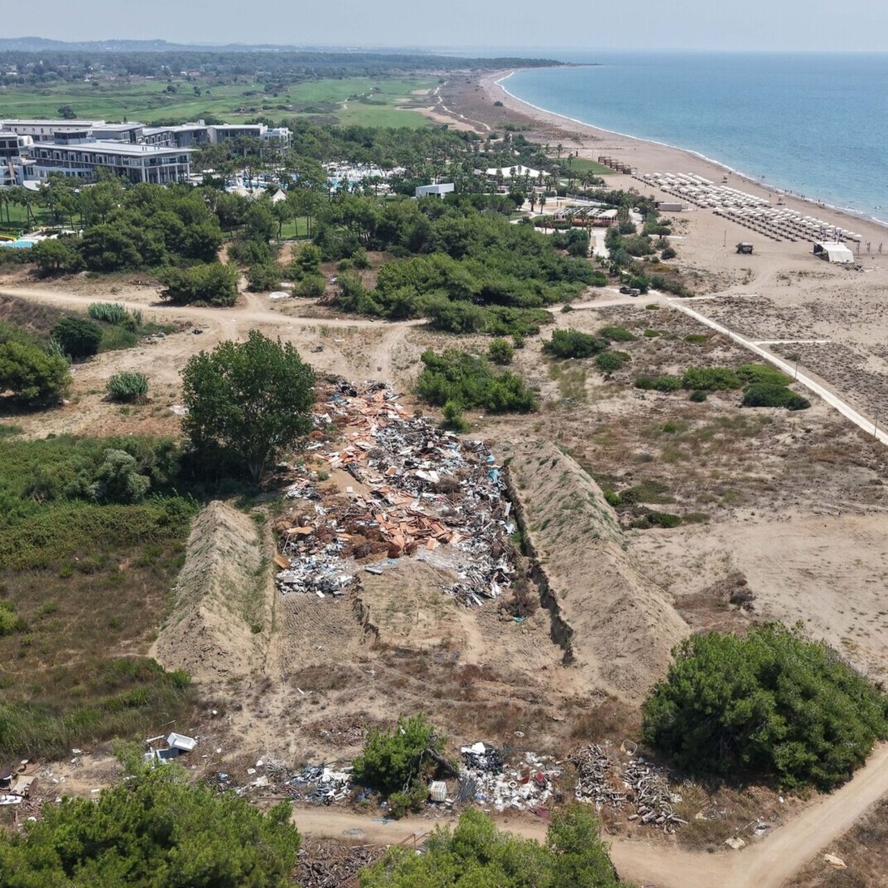 Kumulları kazıp çöplük yaptılar: 5 yıldızlı otelin 'Kaplumbağa Dostu' sertifikası iptal edildi