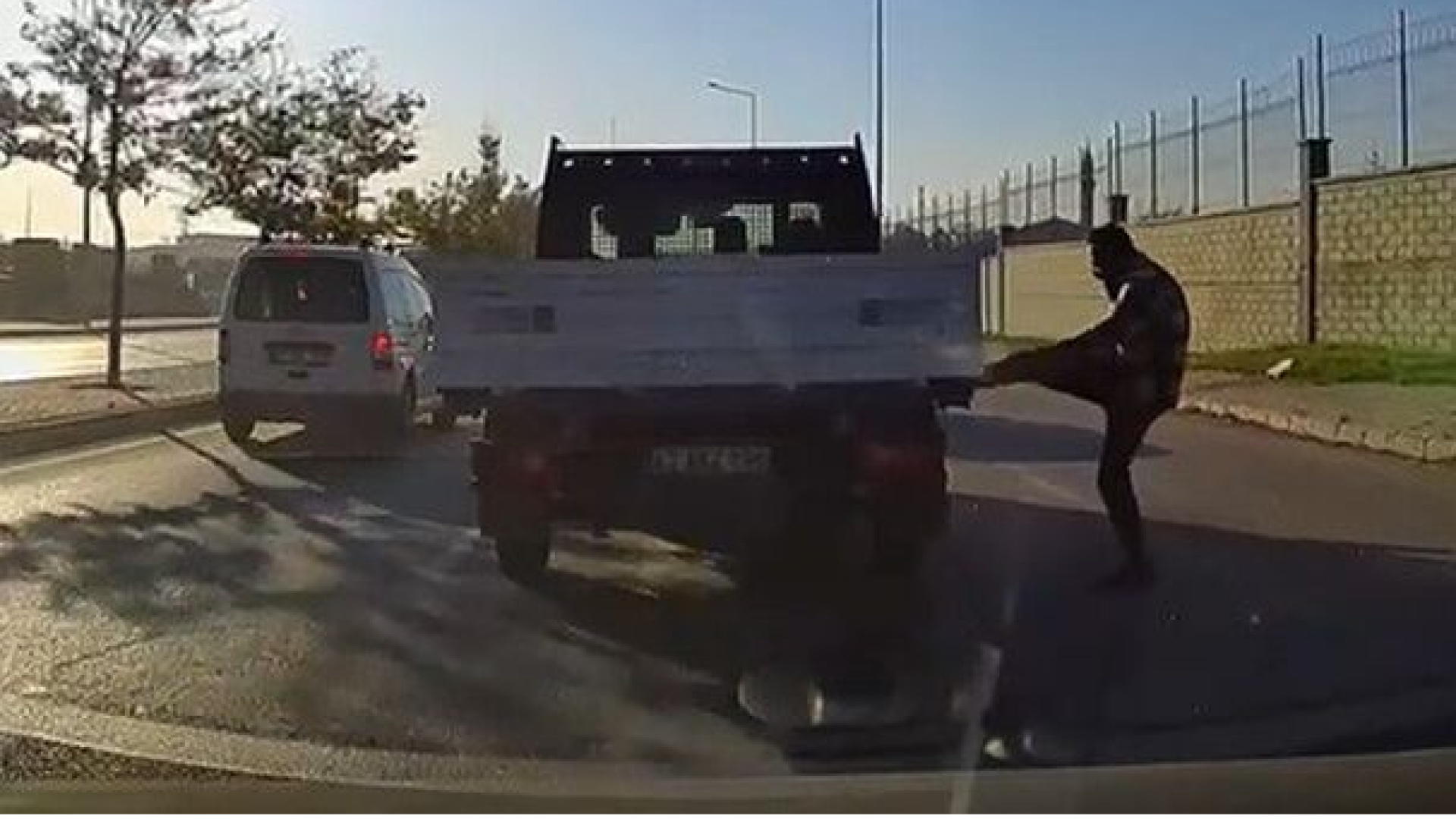 Kamera görüntüsü çıktı... 180 bin TL'lik tekme attı!