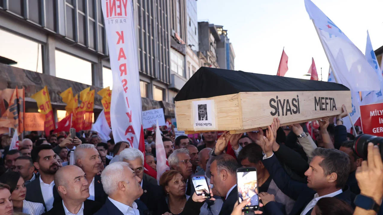 İzmir'den Tugay'a istifa çağrısı