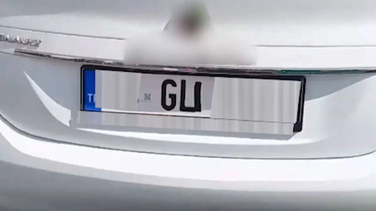 Plakasındaki harfi değiştirdi, 140 bin lira ceza yedi