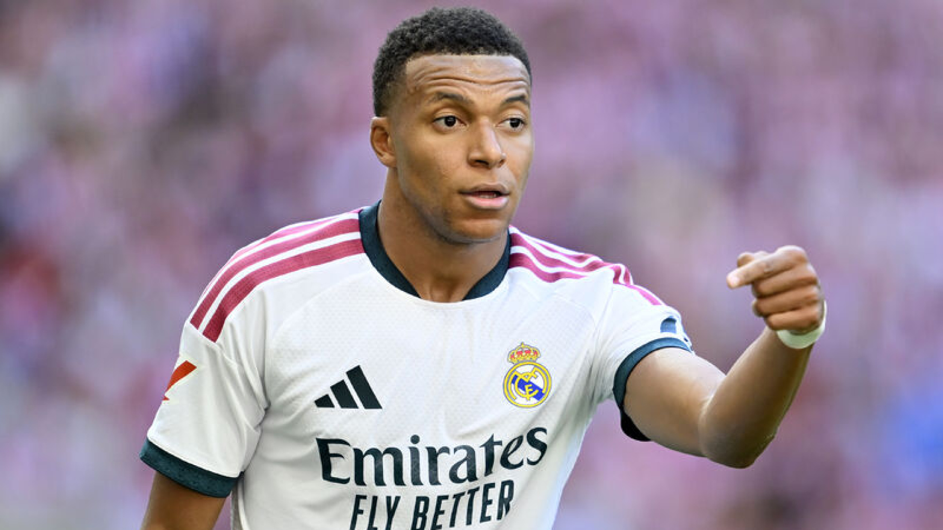 Çin'de Mbappe'nin formasını yaktılar!