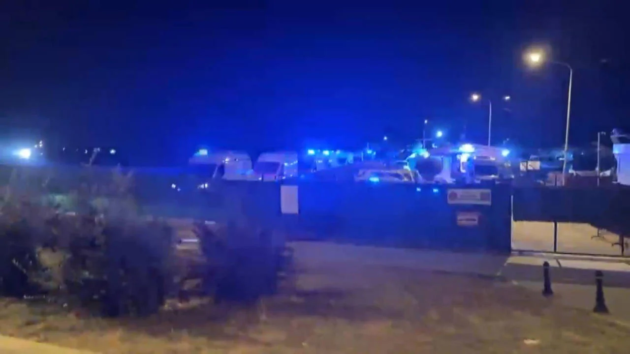 Zeytinburnu açıklarında gemide zehirlenme şüphesi: 4 mürettebat hastaneye kaldırıldı