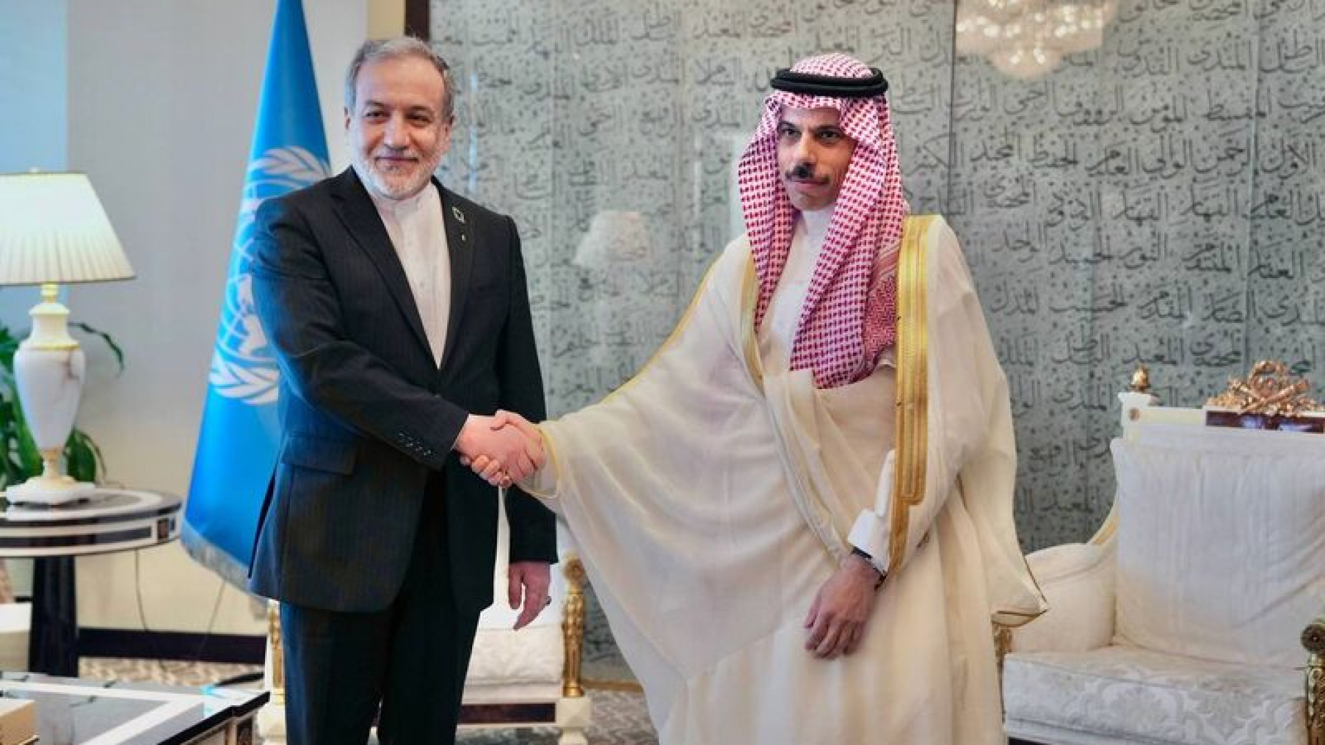 Suudi Arabistan ve İran dışişleri bakanları telefonda görüştü