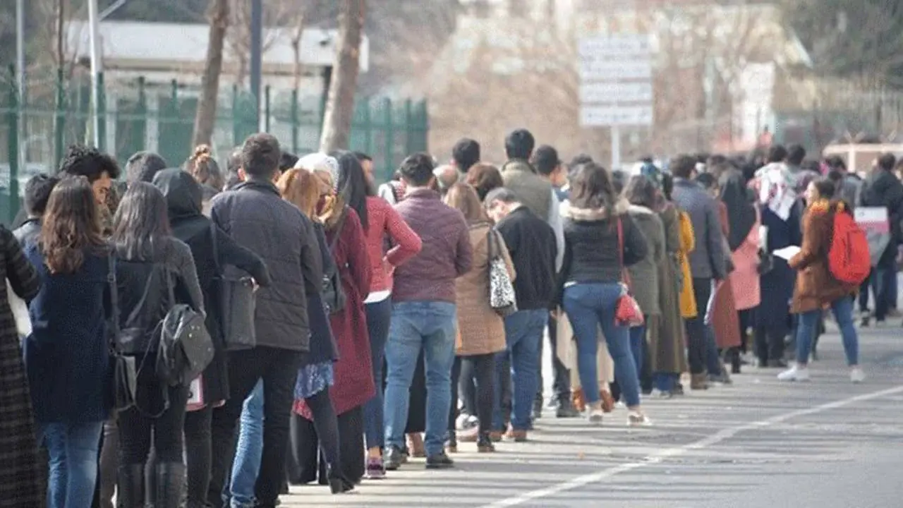 A chronic dead end in unemployment
