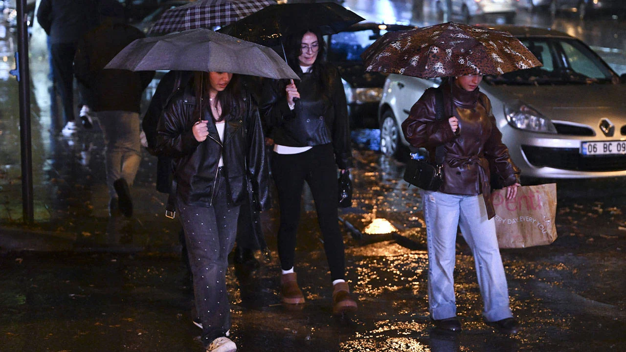 Meteoroloji'den birçok il için uyarı: Gök gürültülü sağanak ve fırtına bekleniyor