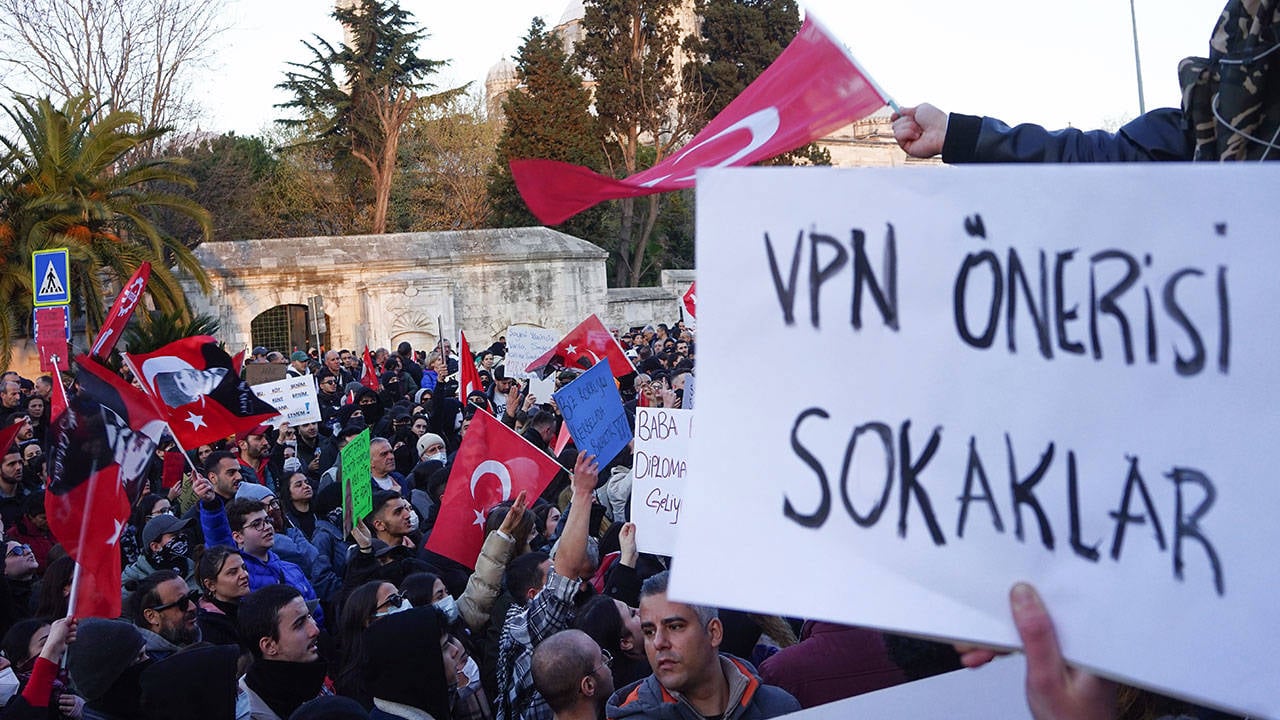 Bir günde 80 hesap erişime engellendi: Sansür dalgası!