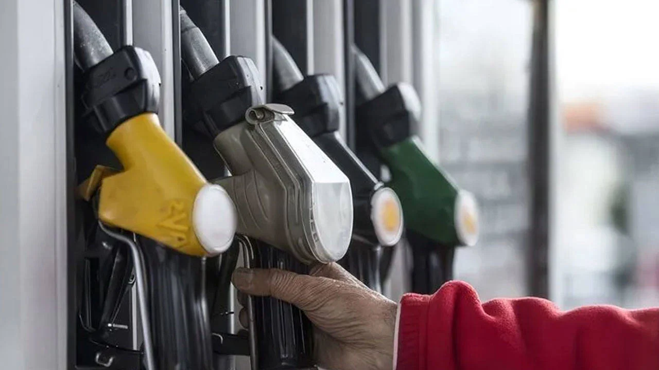 Akaryakıtta çifte zam: Motorin 80 lirayı aştı!