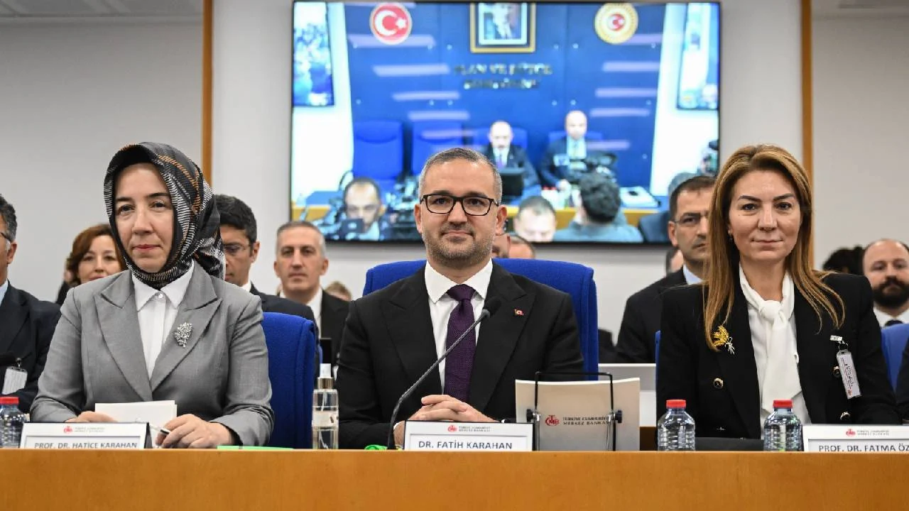 Merkez fonun etrafından dolandı