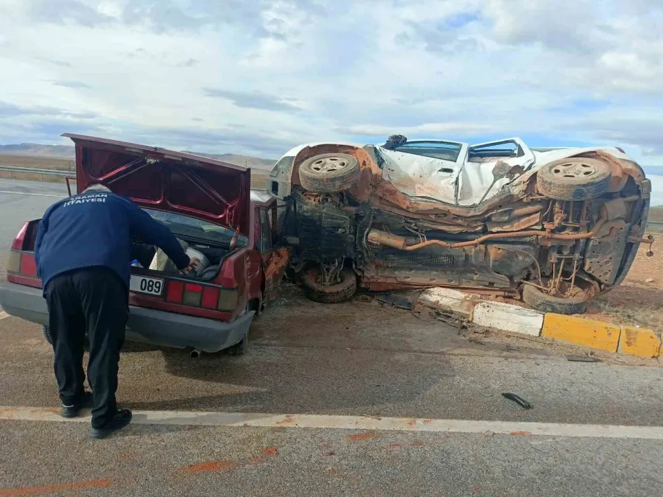 Karaman’da otomobille cip çarpıştı: 2 yaralı