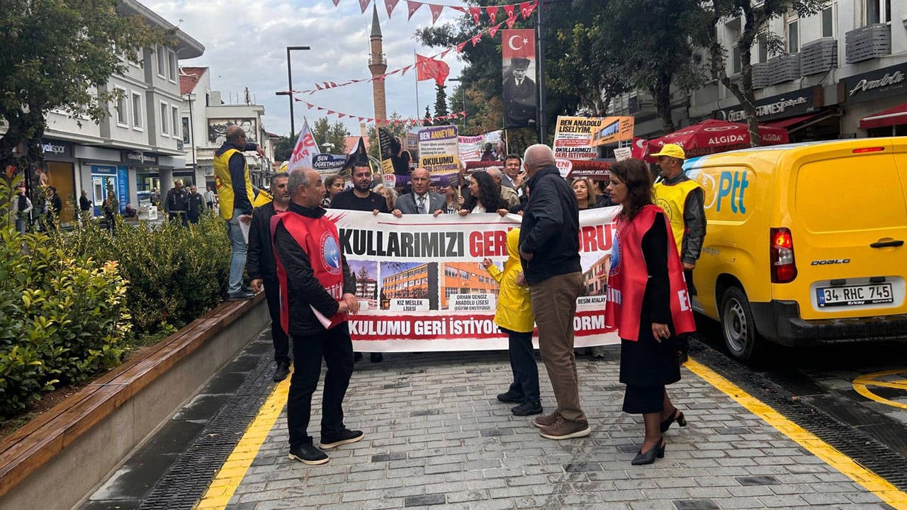 Uşak'ta 'okullarımızı geri istiyoruz' çağrısı