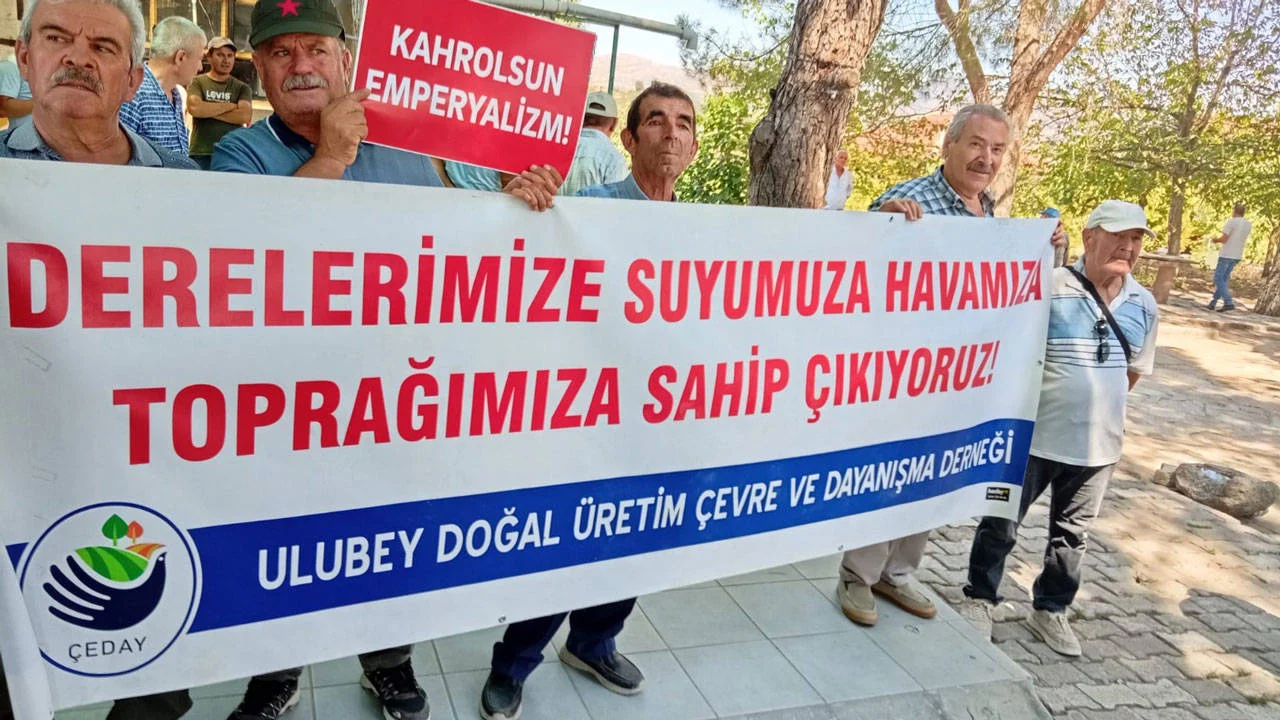 Uşak'ta feldispat ocağına tepki: Köylü madene kapıyı kapattı!