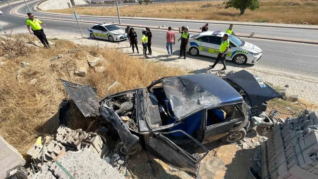Takla atan otomobil hurdaya döndü: 1 yaralı
