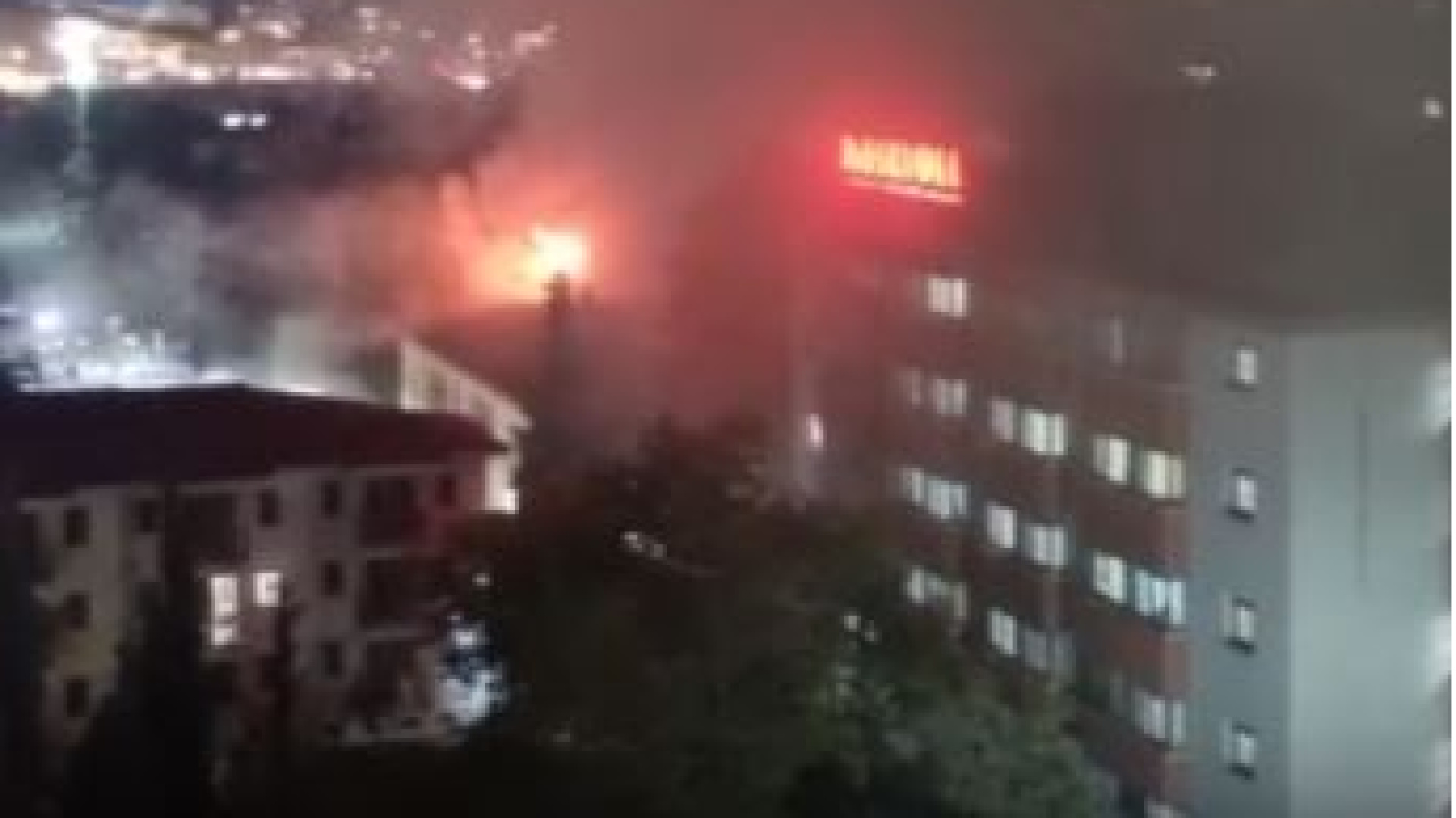 Kartal'da hastane çatısında yangın