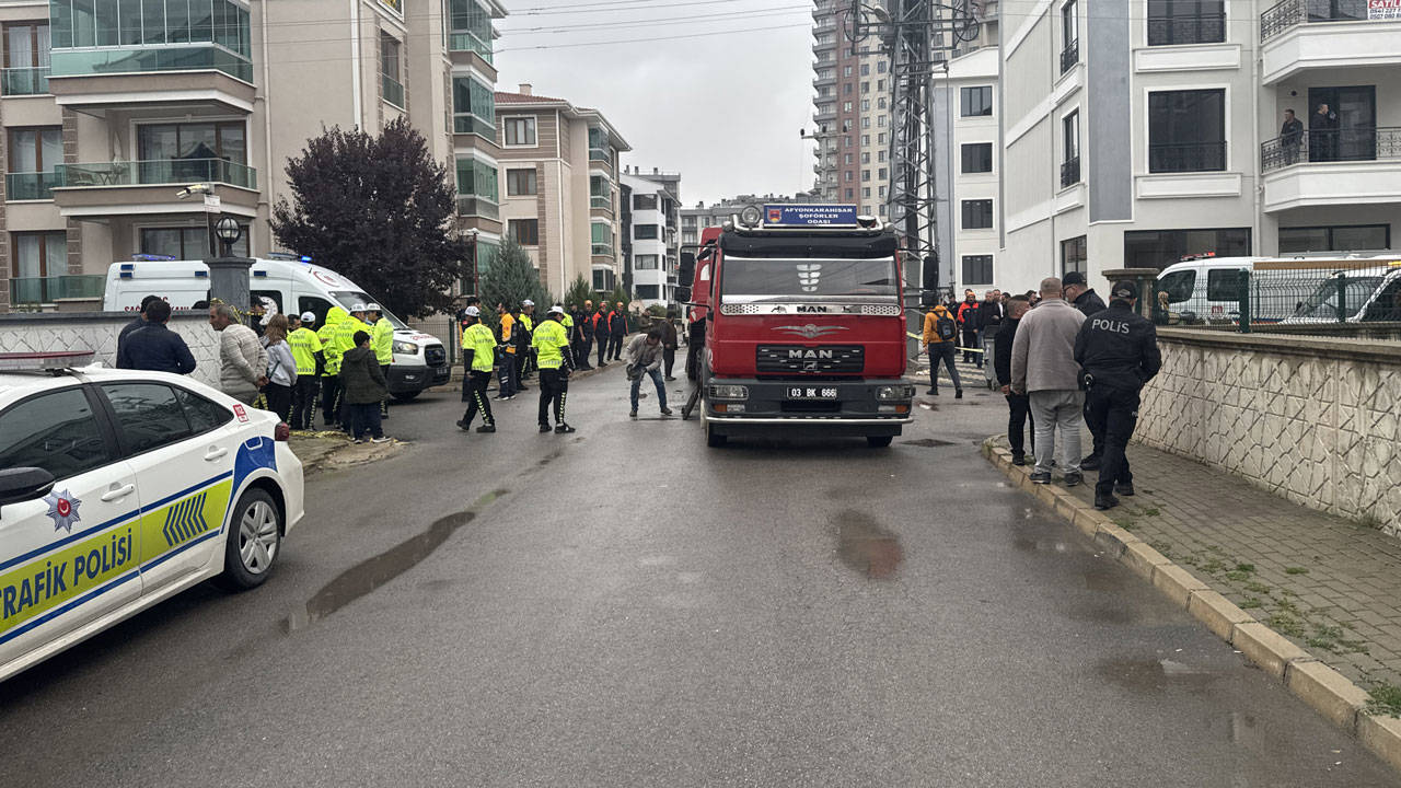 Afyonkarahisar'da  öğrenci servisi kaza yaptı: 16 yaralı