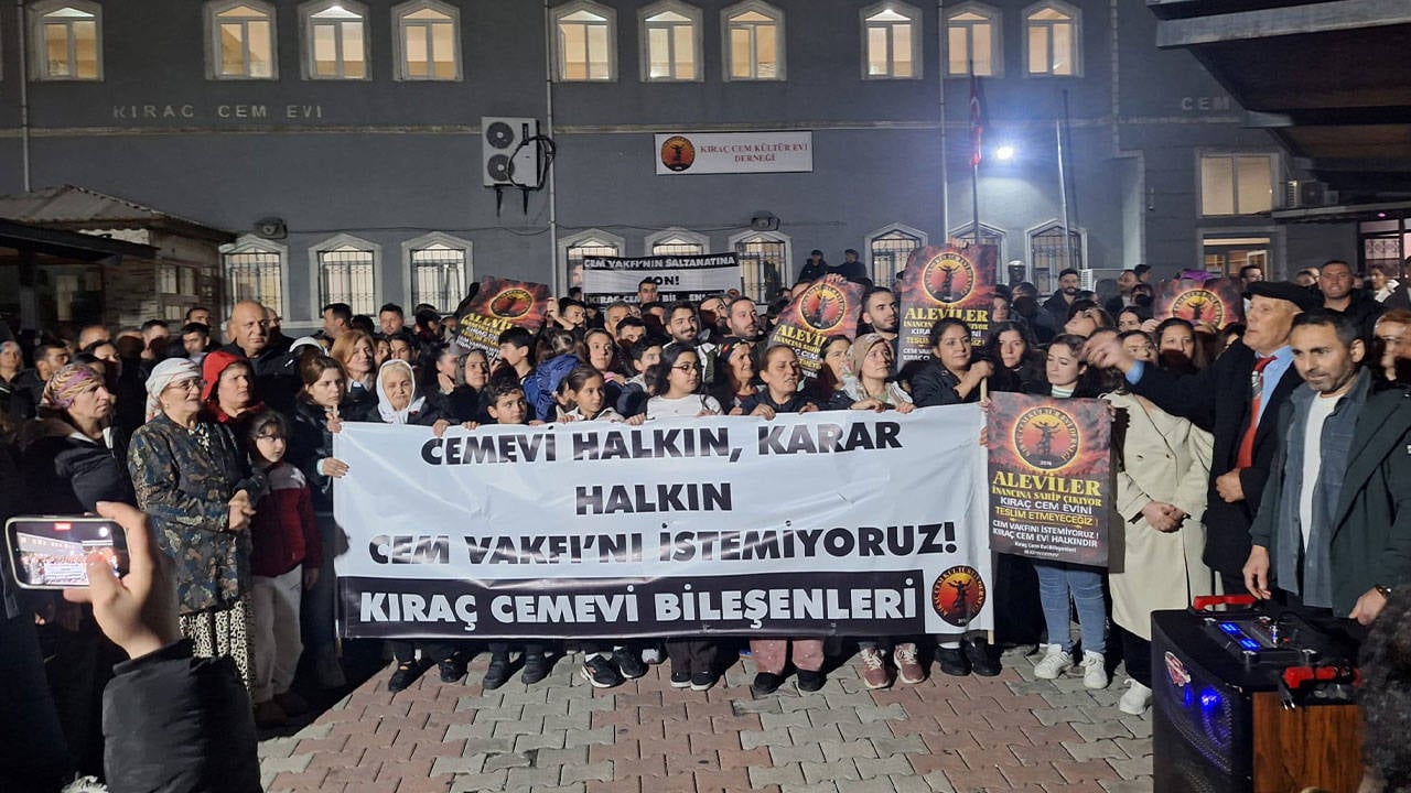 Esenyurt halkından Kıraç Cemevi için tahliye nöbeti: ''Emeğimizle yaptığımızı kimseye vermeyiz!''