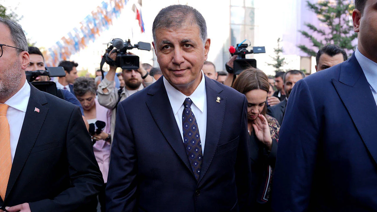 AKP'li Cemil Tugay'dan İzmir'deki ilçe belediye başkanlarına gözdağı
