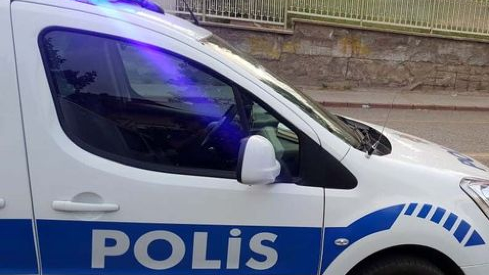 Firari emniyetçileri "tehditle" yönlendirmeye çalıştı