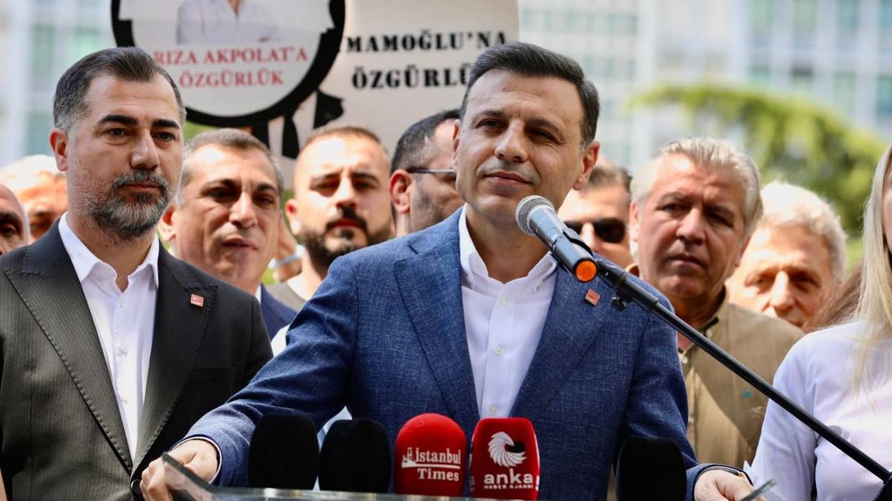 Özgür Çelik'ten 'AKP'ye geçen meclis üyeleri' tepkisi: "Uzaydan bulmadık"