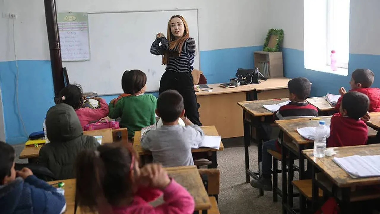 İlahiyat ve beden eğitimi mezunları sınıf öğretmeni atandı!
