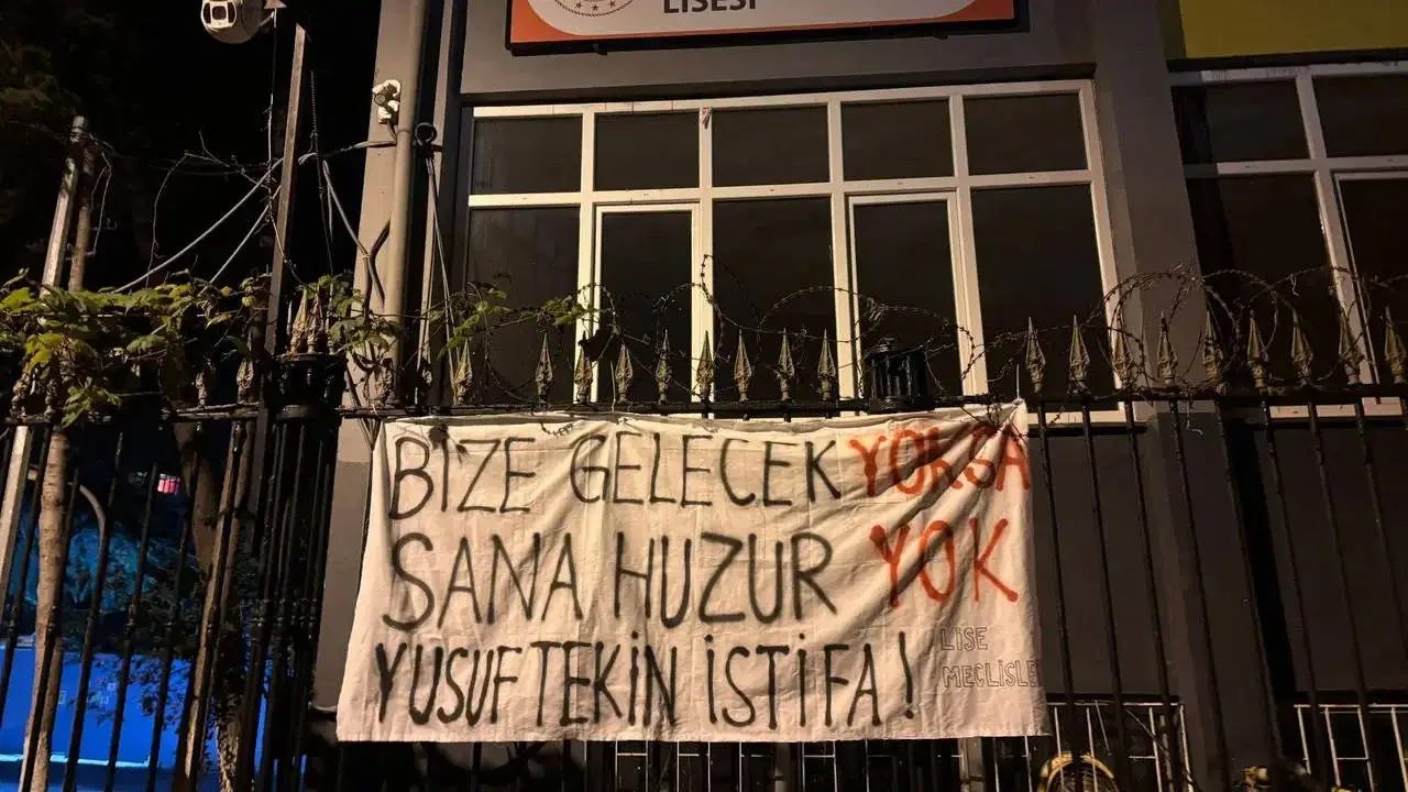 Sezgin Tanrıkulu'ndan Yusuf Tekin'i protesto eden gençlerin tutuklanmasına tepki