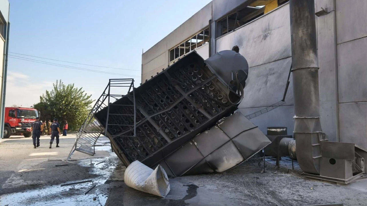 İzmir’de metal tozu fabrikasında patlama: 3'ü ağır 7 işçi yaralandı