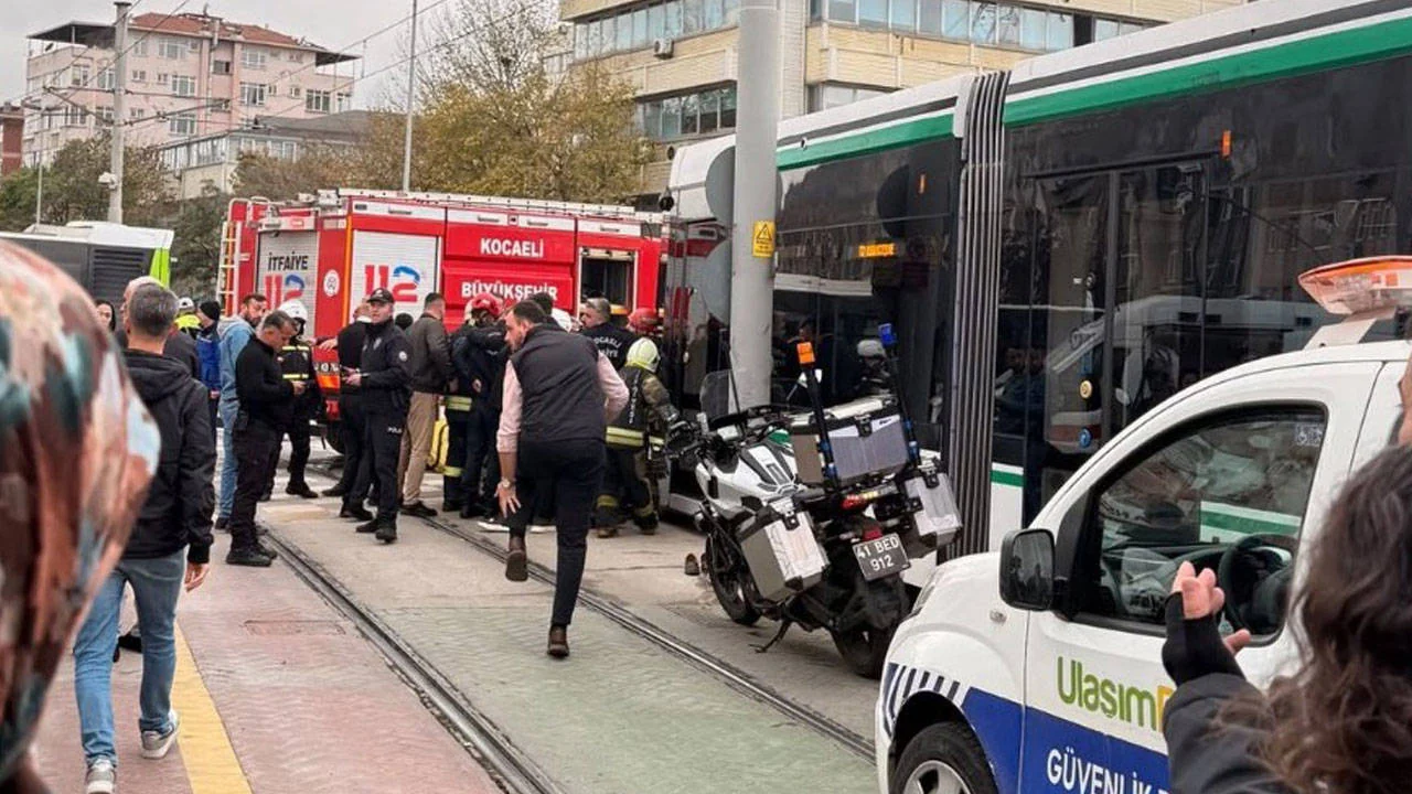 Kocaeli'nde tramvay yayalara çarptı: 1 ölü, 1 yaralı