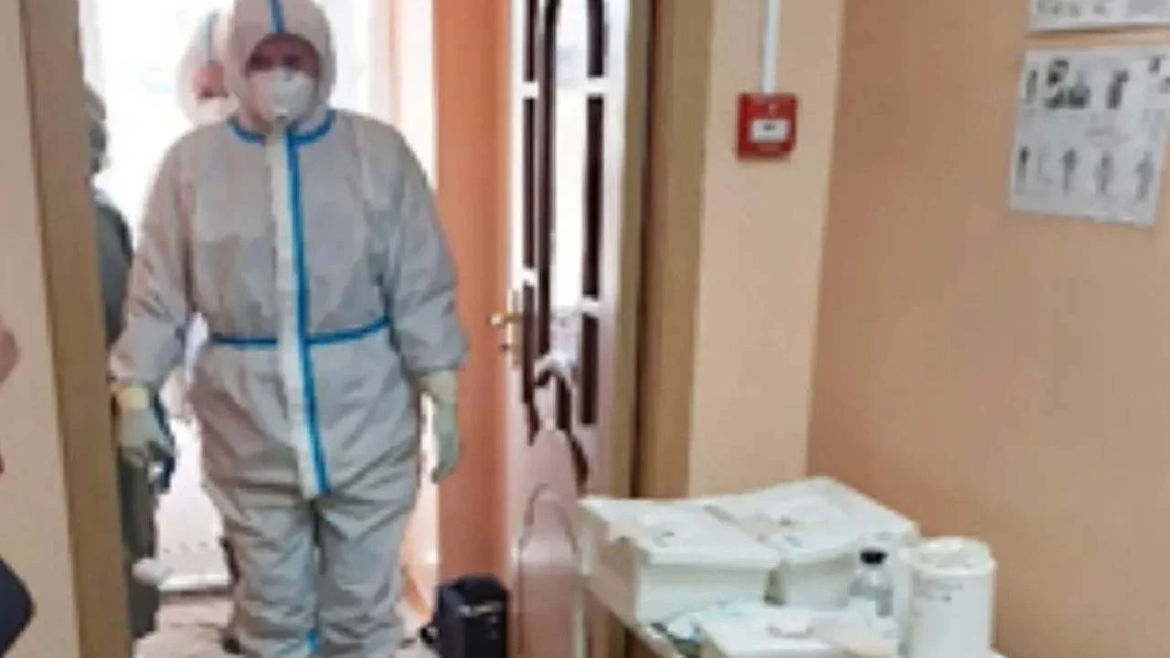 Rusya'da veba krizi: Bir teknisyen öldü, 189 kişi karantinaya alındı
