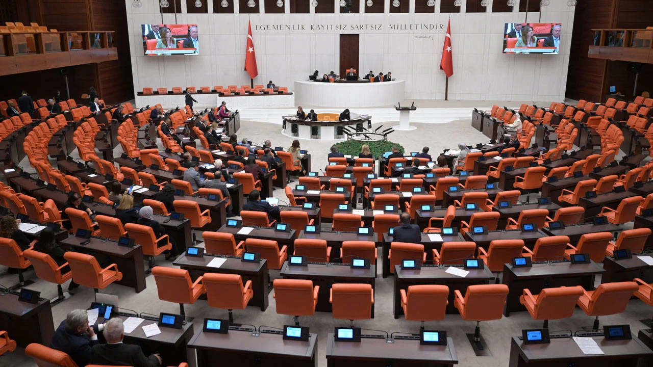 Fon vurgunu: AKP'den 10 maddelik kanun teklifi