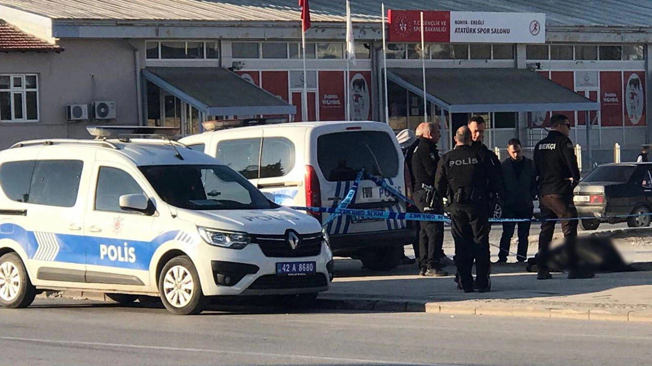 Konya'da bir erkek kaldırımda ölü bulundu