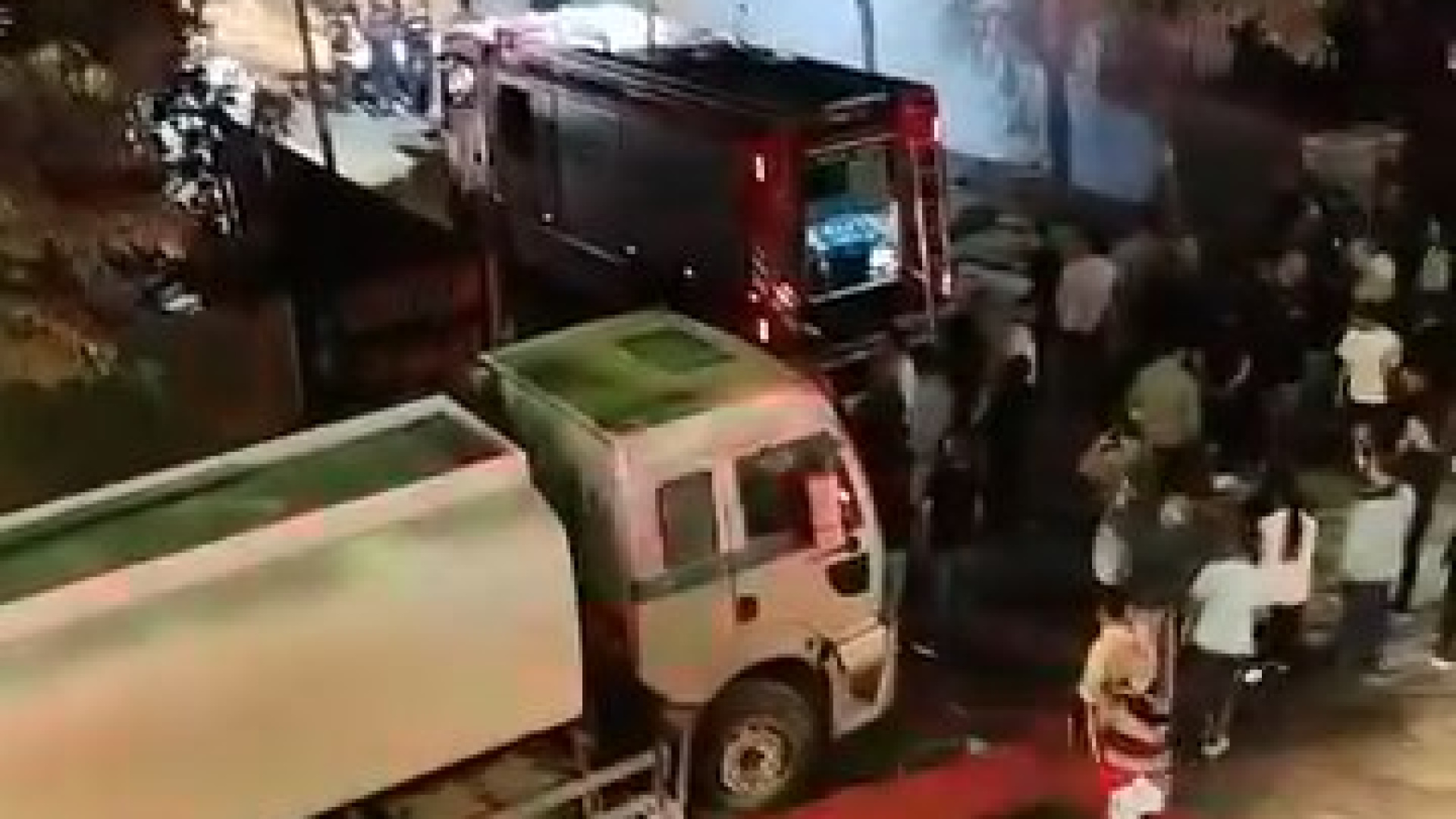 Küçükçekmece'de bina çöktü