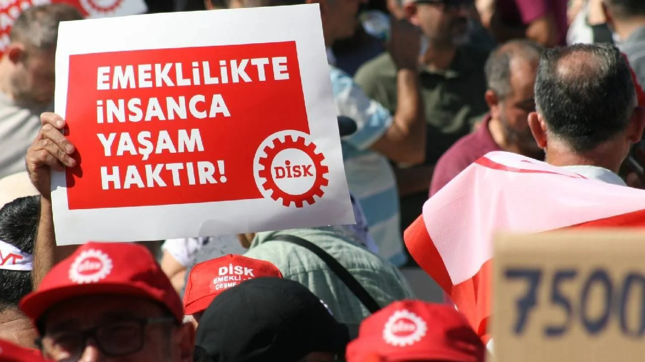 DİSK: Milyonların 'geçinemiyoruz' çığlıkları duymazdan geliniyor
