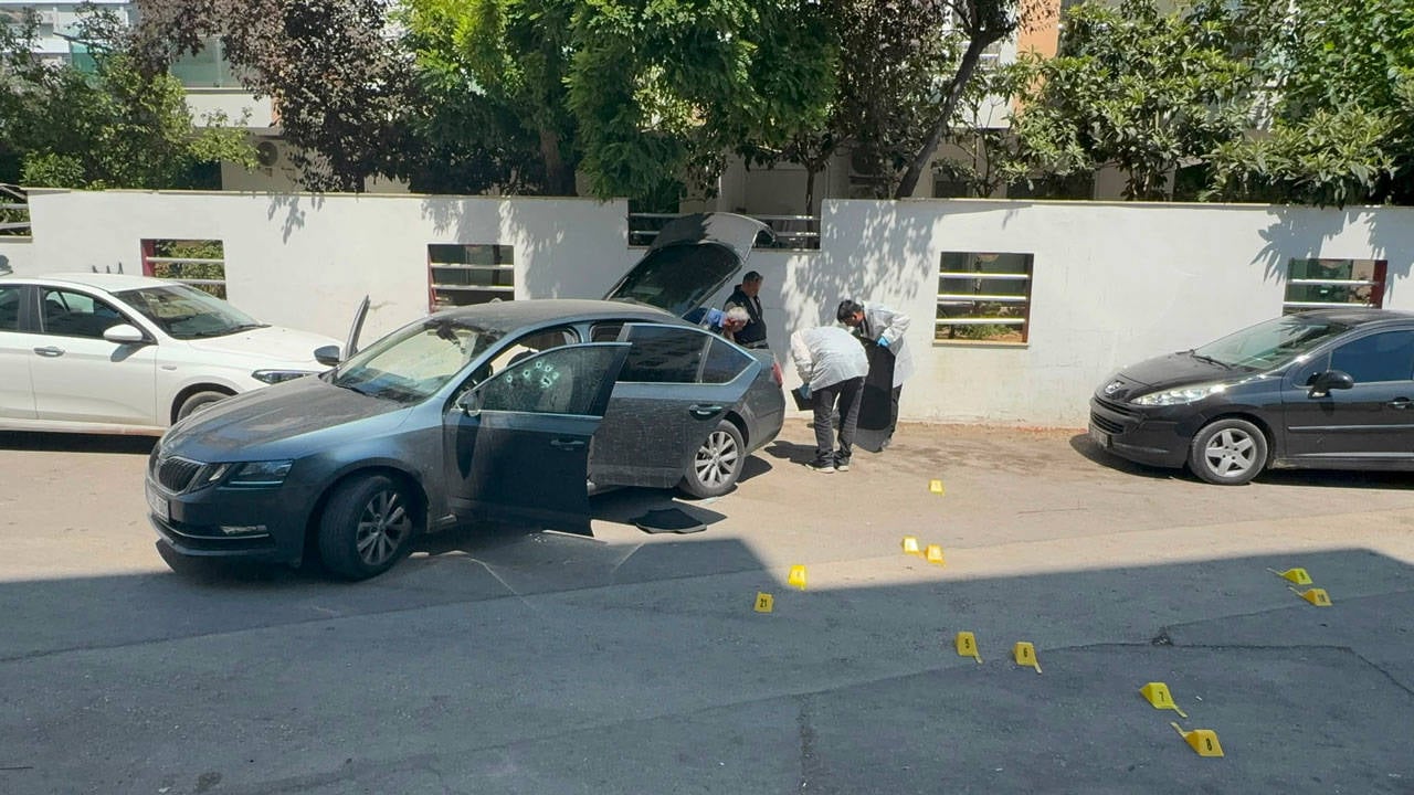Antalya’da bir kişi otomobiline düzenlenen silahlı saldırıda hayatını kaybetti