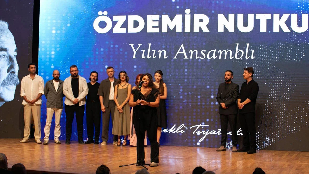 İzmir Şehir Tiyatroları dört ödüle layık görüldü