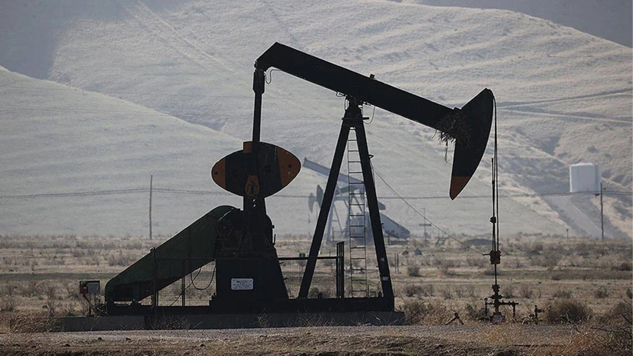Petrol fiyatlarında yükseliş sürüyor: Brent 105,91 dolara çıktı