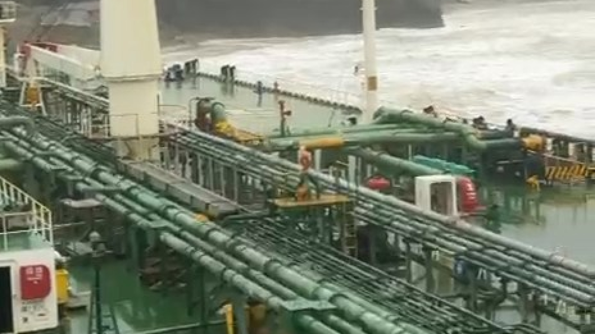 Sürüklenen tanker karaya oturdu