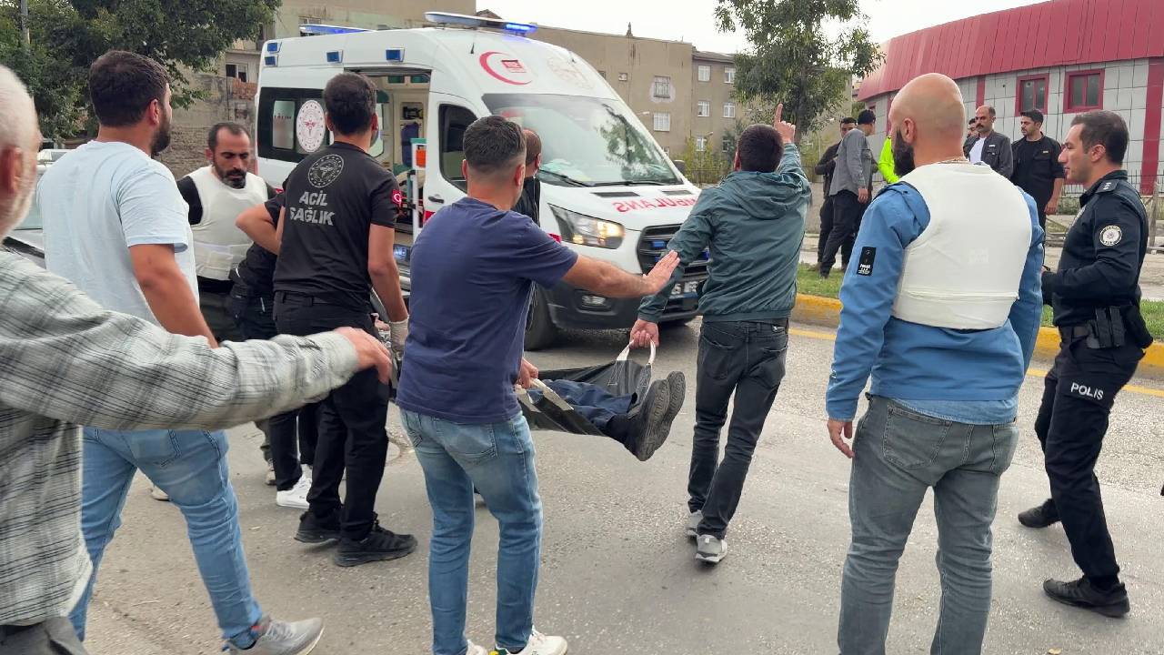 Erzurum'da bir kadının boşanmak üzere olduğu erkek tarafından bıçaklanmasıyla başlayan olaylarda: 5'i ağır 12 kişi yaralandı